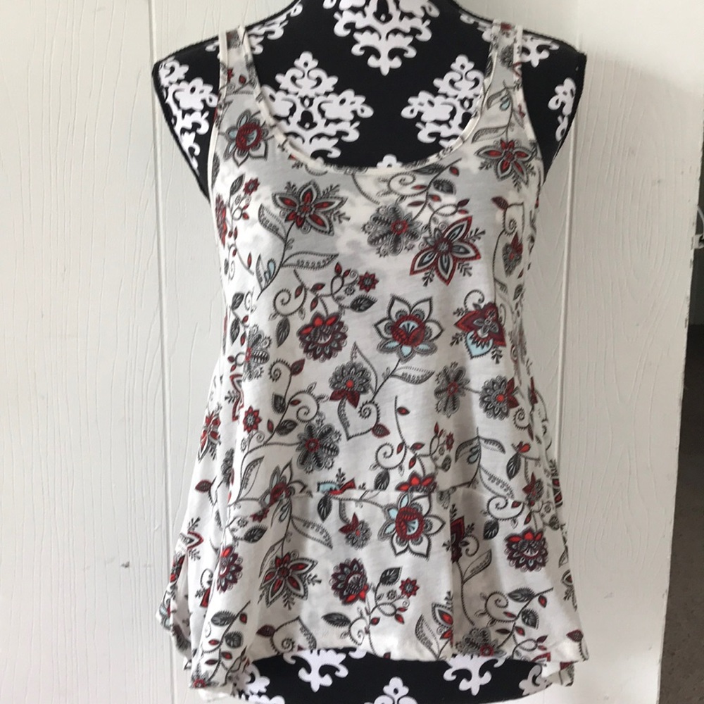 🍓red white and blue floral tank top